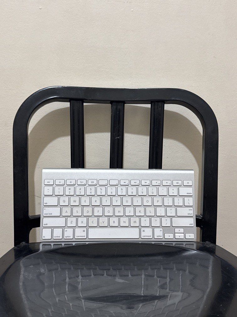 Authentic Apple Keyboard for Macbook Model A1314 (Category: Computer Keyboard) located in Quezon City. Submitted by gabe.preveyor (Listing ID 1433132848, Image 1). Description: .