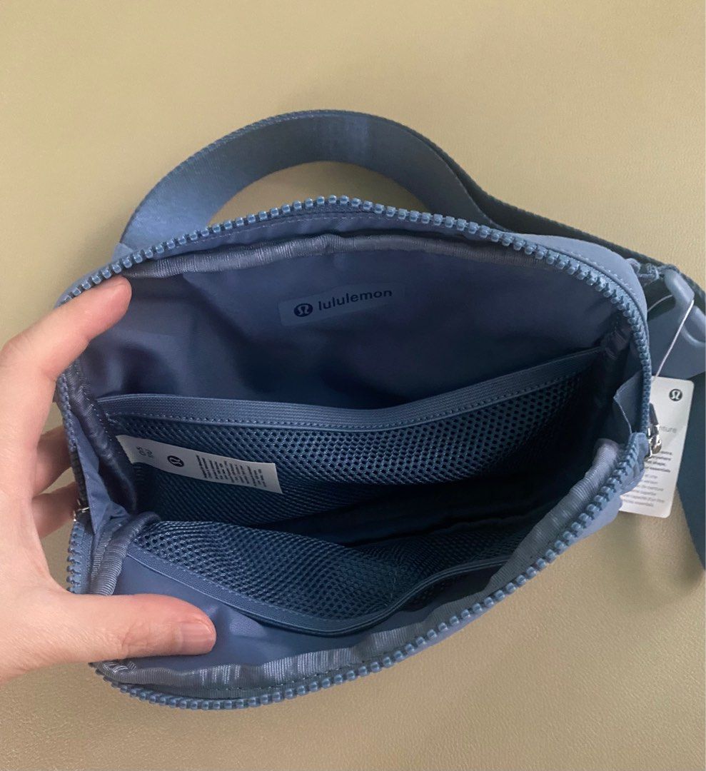 Authentic Lululemon Everywhere Belt Bag Large - 2L Powder Blue (Category: Purses & Pouches) located in Quezon City. Submitted by dquad.dquad (Listing ID 1433056218, Image 3). Description: Authentic Lululemon Everywhere Belt Bag Large - 2L Powder Blue Unisex Php 3200.00 Brand New with Tag Size 8.3" x 2.2" x 5.7" Exterior Zippered pocket to secure valuables Two way zipper Interior pockets hold the essentials Location: Scout Area. Bgy Roxas Quezon C