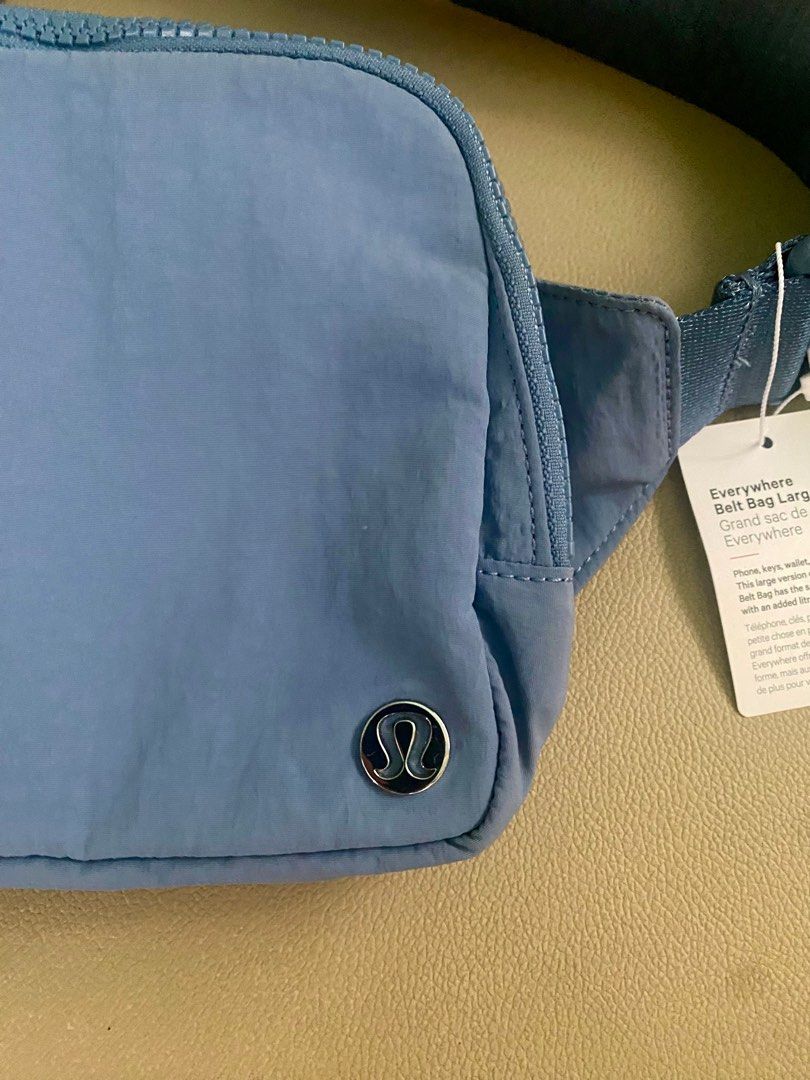 Authentic Lululemon Everywhere Belt Bag Large - 2L Powder Blue (Category: Purses & Pouches) located in Quezon City. Submitted by dquad.dquad (Listing ID 1433056218, Image 2). Description: Authentic Lululemon Everywhere Belt Bag Large - 2L Powder Blue Unisex Php 3200.00 Brand New with Tag Size 8.3" x 2.2" x 5.7" Exterior Zippered pocket to secure valuables Two way zipper Interior pockets hold the essentials Location: Scout Area. Bgy Roxas Quezon C