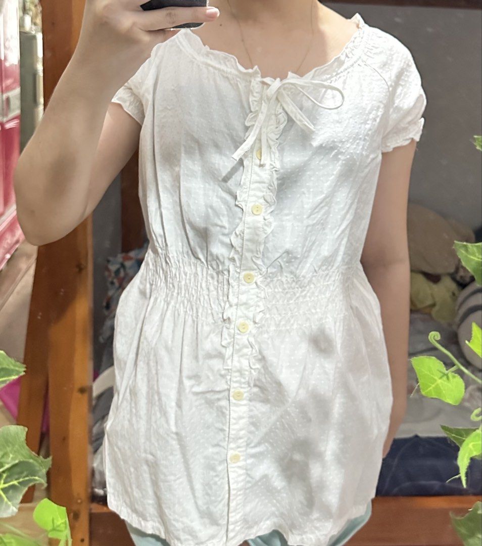 Babydoll Top White Button-Down Blouse with Ruffles (Category: Blouses) located in Batangas. Submitted by daefloress (Listing ID 1433078962, Image 2). Description: Delivery thru j&t loc: san jose batangas fits to: m-l.