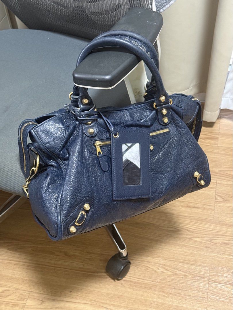 Balenciaga Classic City Bag (Category: Luxury Bags & Wallets) located in Caloocan City. Submitted by stash2 (Listing ID 1429404365, Image 1). Description: Medium size. With shoulder strap and mirror. Flaws: red lining discoloration typical of vintage balenciaga bags Fresh from bag spa.