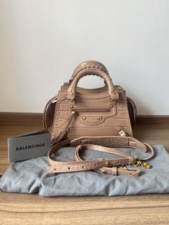 (Kategori: ) berada di . Dikirim oleh flo_nirapreloved (ID iklan 1424665556, Gambar 1). Deskripsi: .