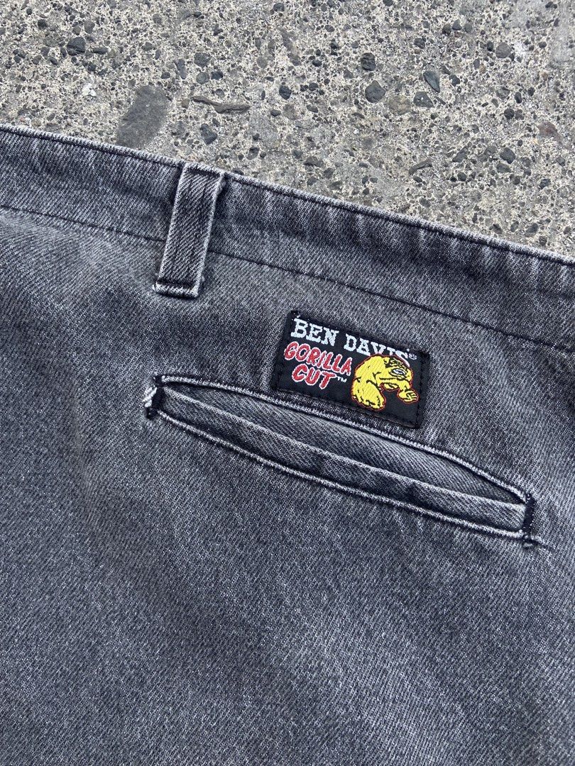 Ben Davis Gorilla Cut Jeans (Category: Jeans) located in Imus. Submitted by retrodrips (Listing ID 1433187688, Image 2). Description: - Ben Davis Gorilla Cut jeans - Grey wash - Size 50 -Length 37 -Thigh 18 -Hem 11.5 - Button closure - Multiple pockets - Patterned interior waistband - Minor wear and tear: - Small hole near pocket - Discoloration around buttons.