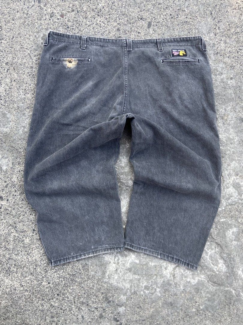 Ben Davis Gorilla Cut Jeans (Category: Jeans) located in Imus. Submitted by retrodrips (Listing ID 1433187688, Image 1). Description: - Ben Davis Gorilla Cut jeans - Grey wash - Size 50 -Length 37 -Thigh 18 -Hem 11.5 - Button closure - Multiple pockets - Patterned interior waistband - Minor wear and tear: - Small hole near pocket - Discoloration around buttons.
