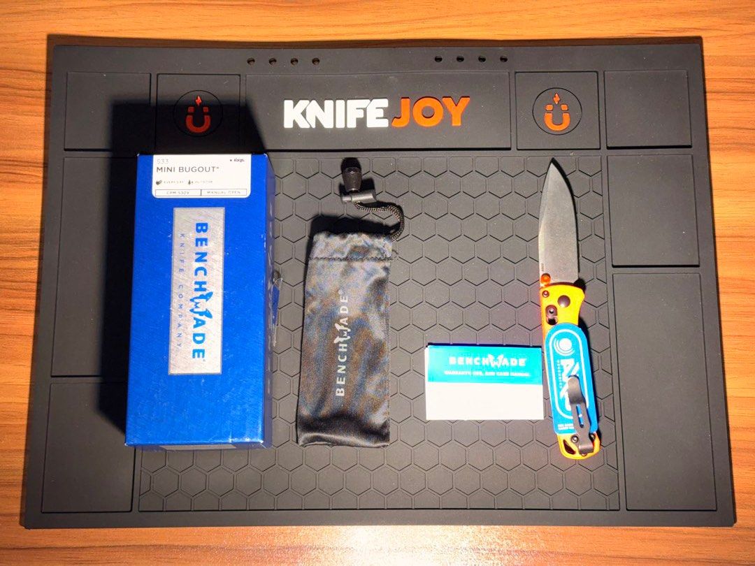 Benchmade Mini Bugout Knife 533 Orange handle (Category: Knives & Chopping Boards) located in Quezon City. Submitted by techfindsmnl (Listing ID 1433197470, Image 2). Description: Benchmade Mini bugout S30v blade Orange - Benchmade Mini Bugout knife - Includes original box, pouch, and paperwork - Orange handle - Pocket clip - Benchmade logo visible.