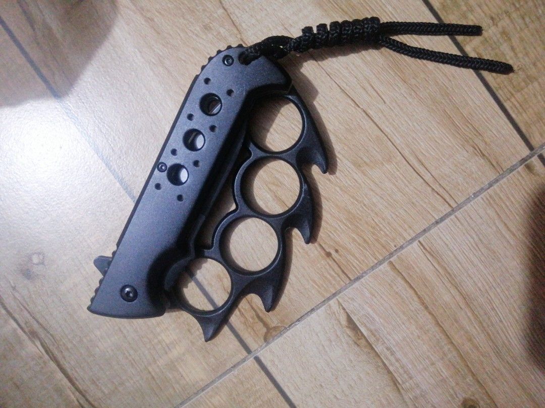 Black Knuckle Knife (Category: Knives & Chopping Boards) located in Paranaque City. Submitted by zac.sei (Listing ID 1433186451, Image 2). Description: - Black folding knife - Knuckle-duster handle - Lanyard included - All-black design - Finger holes for grip - Sharp blade Tacforce TF793 Speedster Model Trench Knife Foldable Knuckle Knife FOLDING KNIFE MIX, KNUCKLE DUSTER PUNCH Description Brand : Tac-Force Model : Speedster- TF 793 Designed By U