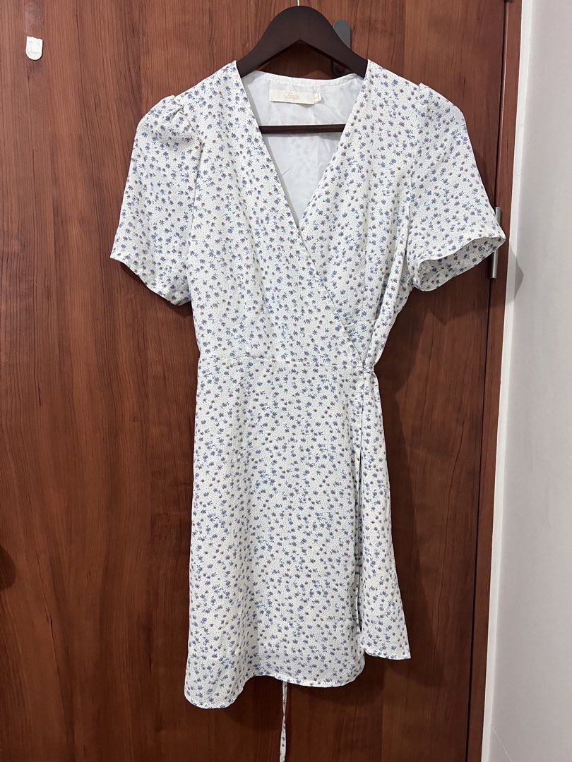 Blue Floral Wrap Dress (Category: Dresses) located in Manila. Submitted by recobyyna (Listing ID 1433001572, Image 1). Description: Picnic Ready Ditsy Floral Mini Catch flights and feelings in this adorable blue-on-white floral wrap dress. Features puffed sleeves and a flattering tie-waist. Your new go-to for brunch or a garden date. No issues Personal Preloved item Size MED .