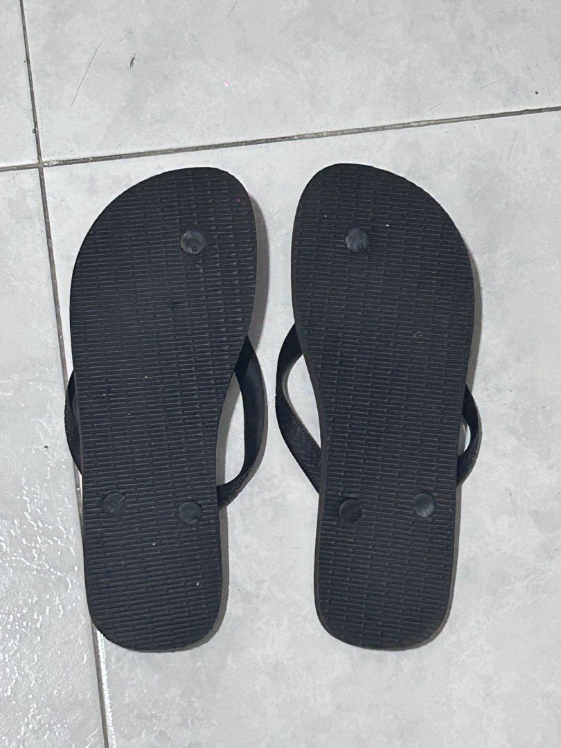 BN Havaianas Top Flip Flops - Black Unisex 41 42 (Category: Flipflops and Slides) located in Singapore. Submitted by twhtwh1 (Listing ID 1433178137, Image 2). Description: Like new. Just purchased and worn for 2 hours .