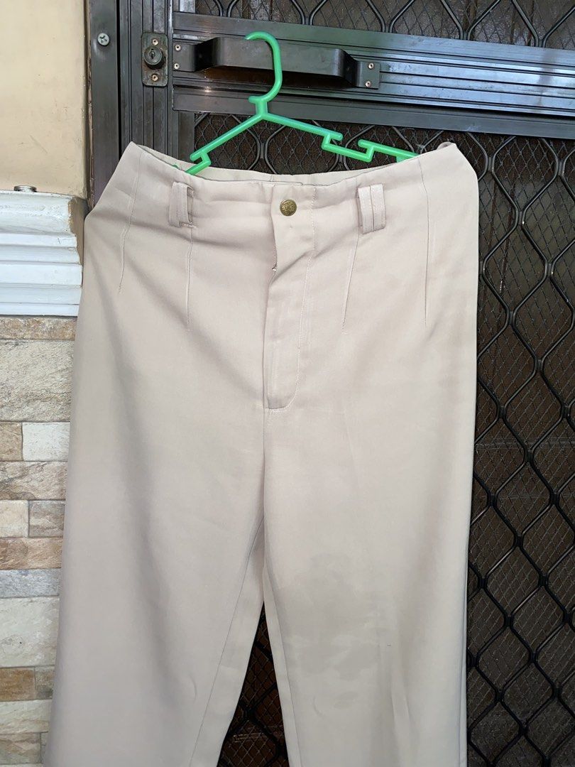 Brown formal slacks (Category: Other Bottoms) located in Lipa City. Submitted by kthh_ (Listing ID 1433065840, Image 1). Description: - Brown formal slacks - Size M (waist: 26-27) - Suitable for work or formal events Loc: Lipa, Batangas MOP: Bank transfer/Gcash.