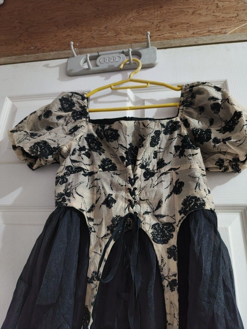 Brown Puff Vintage Style Mini Dress (Category: Dresses) located in Cainta. Submitted by shaye_declutters (Listing ID 1433011286, Image 3). Description: used twice only super cute but grown out of this style na with hearts clasp and inner lining size s-semi med w: 26" ‎l: 29.5-33" ‎b: 30-31".