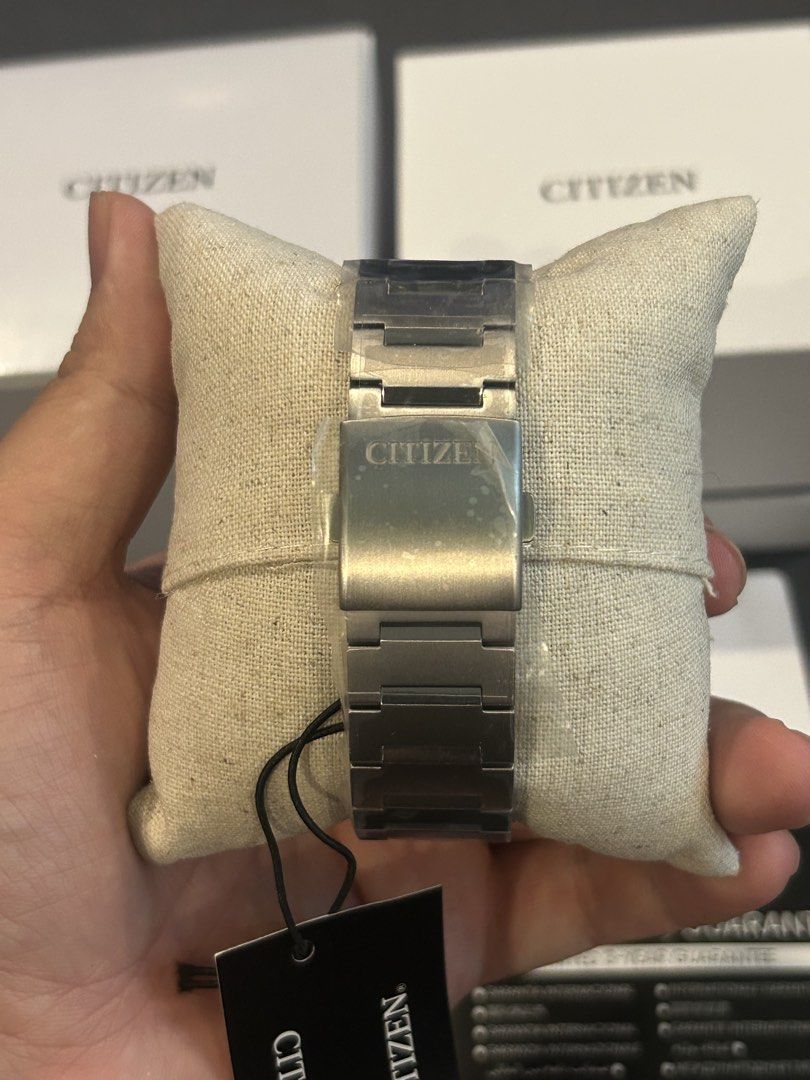 Citizen Zenshin Eco-Drive Super Titanium Watch (Category: Men's Watches) located in Manila. Submitted by johnpaulc41844 (Listing ID 1433009922, Image 2). Description: - Citizen Eco-Drive Titanium watch - Stunning green dial - Titanium bracelet and case - Brand new with tags - Includes original box, warranty card, and instruction manual - Displays day and date Loc: Marikina City.