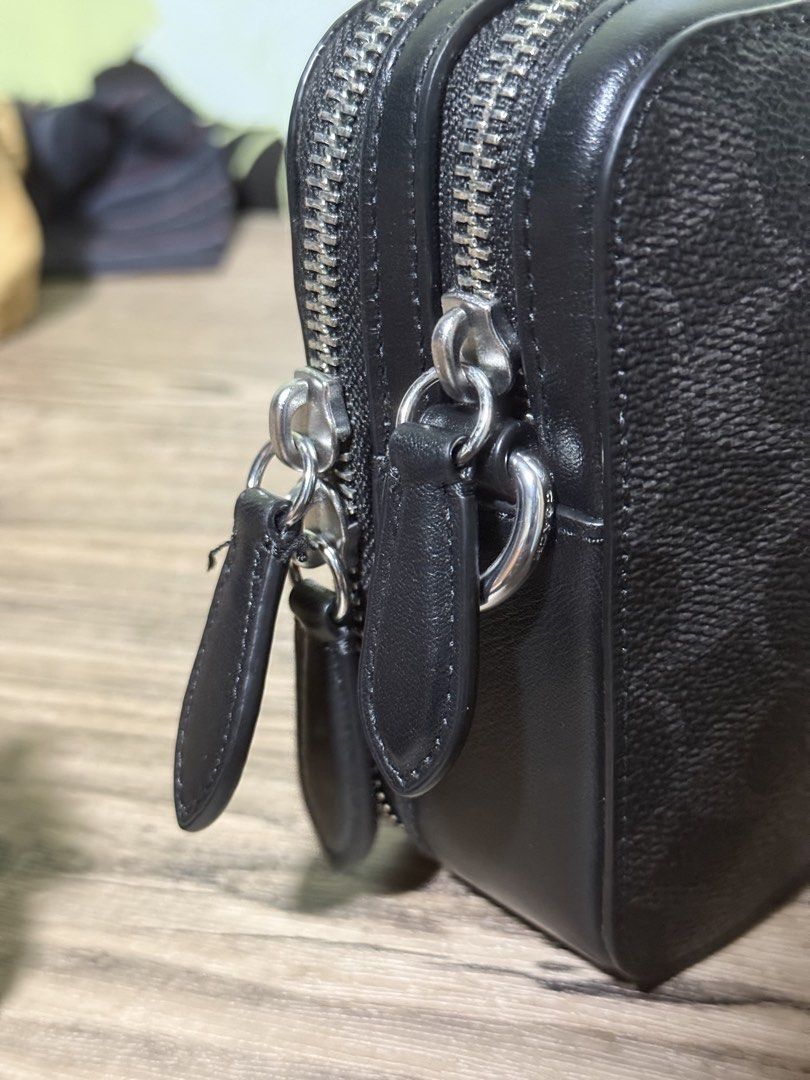 Coach charter 19 signature canvass (Category: Luxury Bags & Wallets) located in Imus. Submitted by proj647 (Listing ID 1433027338, Image 3). Description: Coach charter 19 signature canvass Used several times pinang travel overseas 9/10 condition no issue. No box.