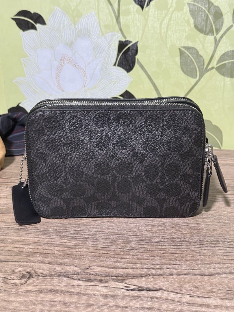 Coach charter 19 signature canvass (Category: Luxury Bags & Wallets) located in Imus. Submitted by proj647 (Listing ID 1433027338, Image 1). Description: Coach charter 19 signature canvass Used several times pinang travel overseas 9/10 condition no issue. No box.
