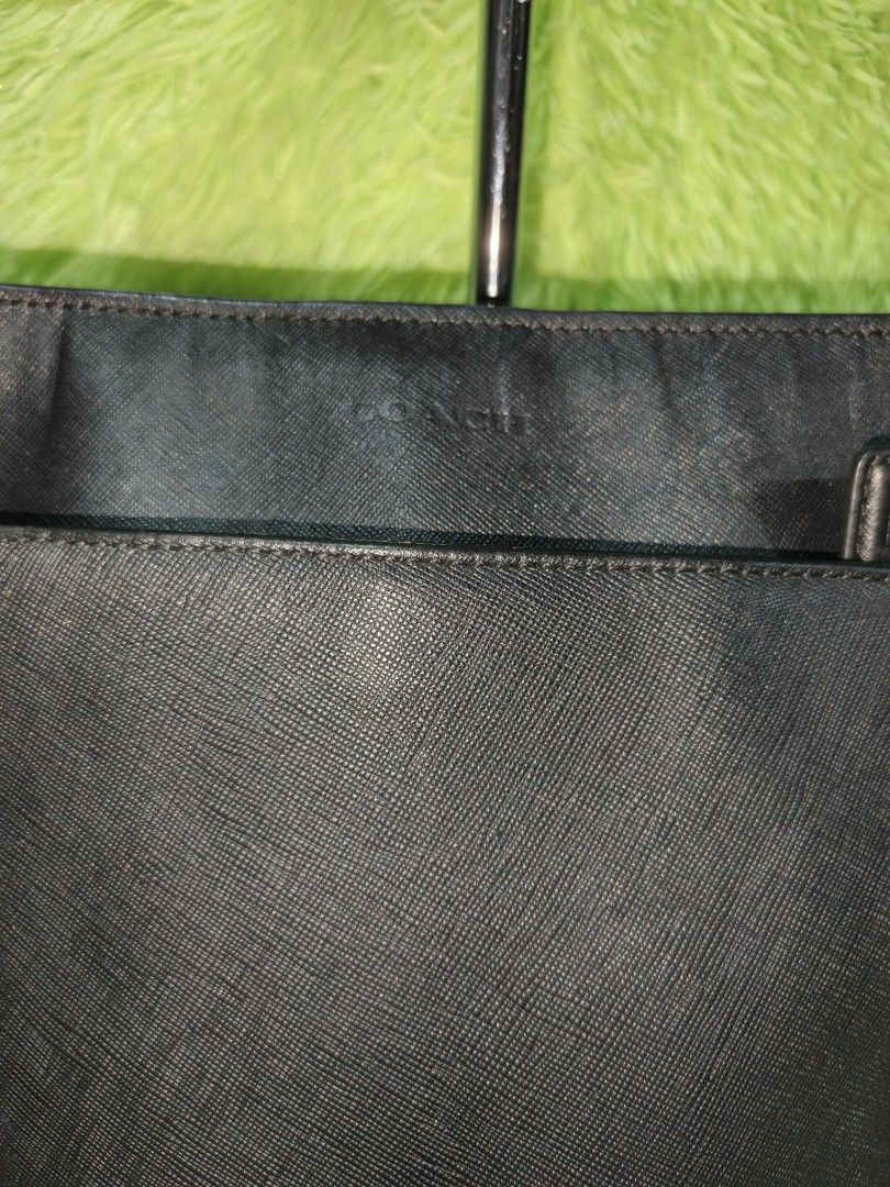 Coach messenger bg (Category: Sling Bags) located in Davao. Submitted by ukaystuff07 (Listing ID 1433202237, Image 2). Description: preloved from Korean box >leather >size: large >excellent condition >with light sign of used but no major flaw.
