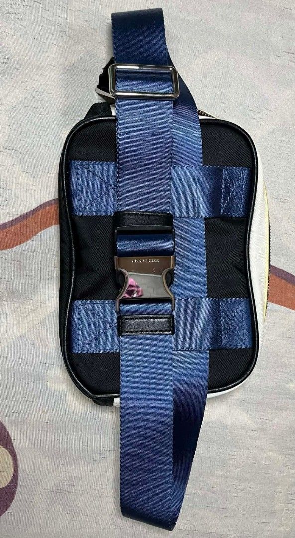 Marc jacobs (Category: Luxury Bags & Wallets) located in Cebu City. Submitted by bernardwarrenjanobas (Listing ID 1433162144, Image 2). Description: - Marc Jacob waist bag - Red and black design with blue strap - Zippered main compartment - Orange interior with card holder - XS/P size - Made in China.