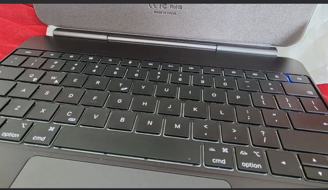 Comma Smart Keyboard for iPad Pro 13"444678407088384002
