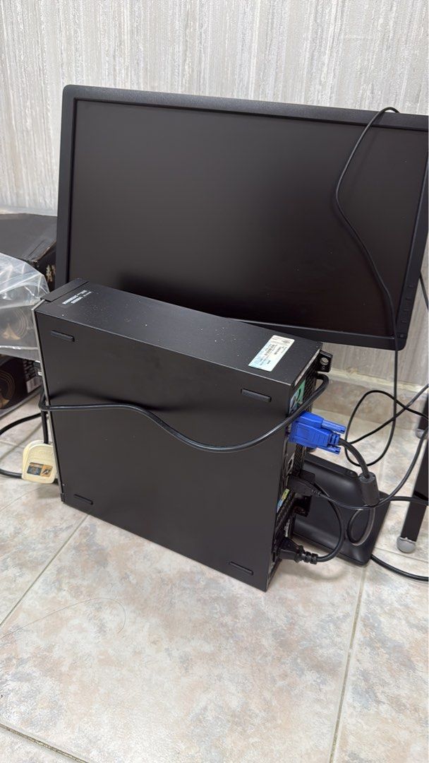 Desktop Computer Set - Monitor and PC436881127785123840