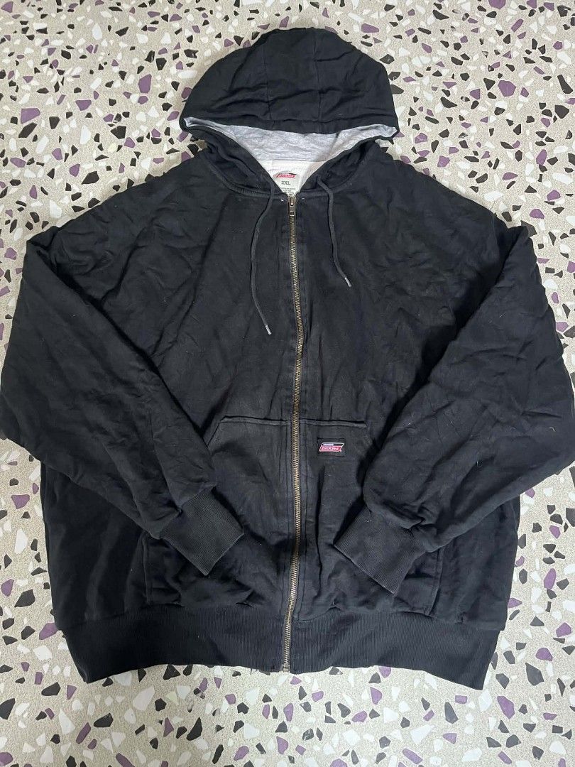 Dickies Black Zip-Up Hoodie (Category: Hoodies) located in Gapan. Submitted by skyries20 (Listing ID 1433063783, Image 1). Description: 25x28.5-29 dimes excellent condition 9.8 colorate nueva ecija loc.