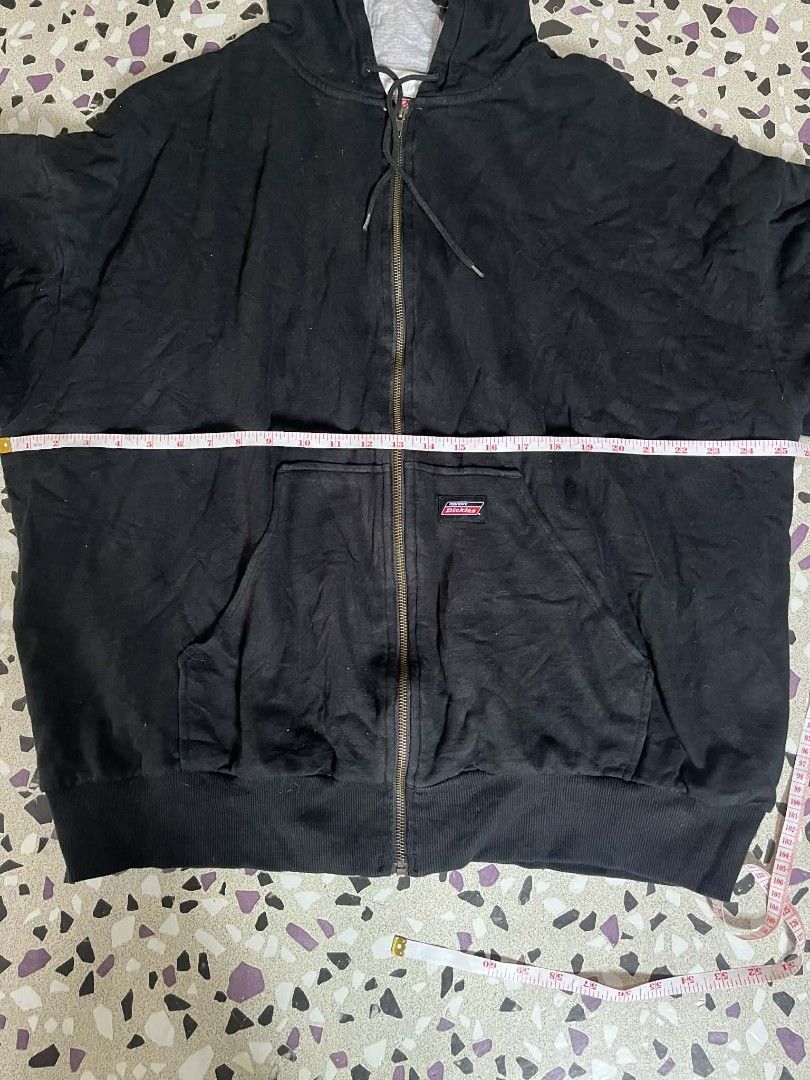 Dickies Black Zip-Up Hoodie (Category: Hoodies) located in Gapan. Submitted by skyries20 (Listing ID 1433063783, Image 3). Description: 25x28.5-29 dimes excellent condition 9.8 colorate nueva ecija loc.