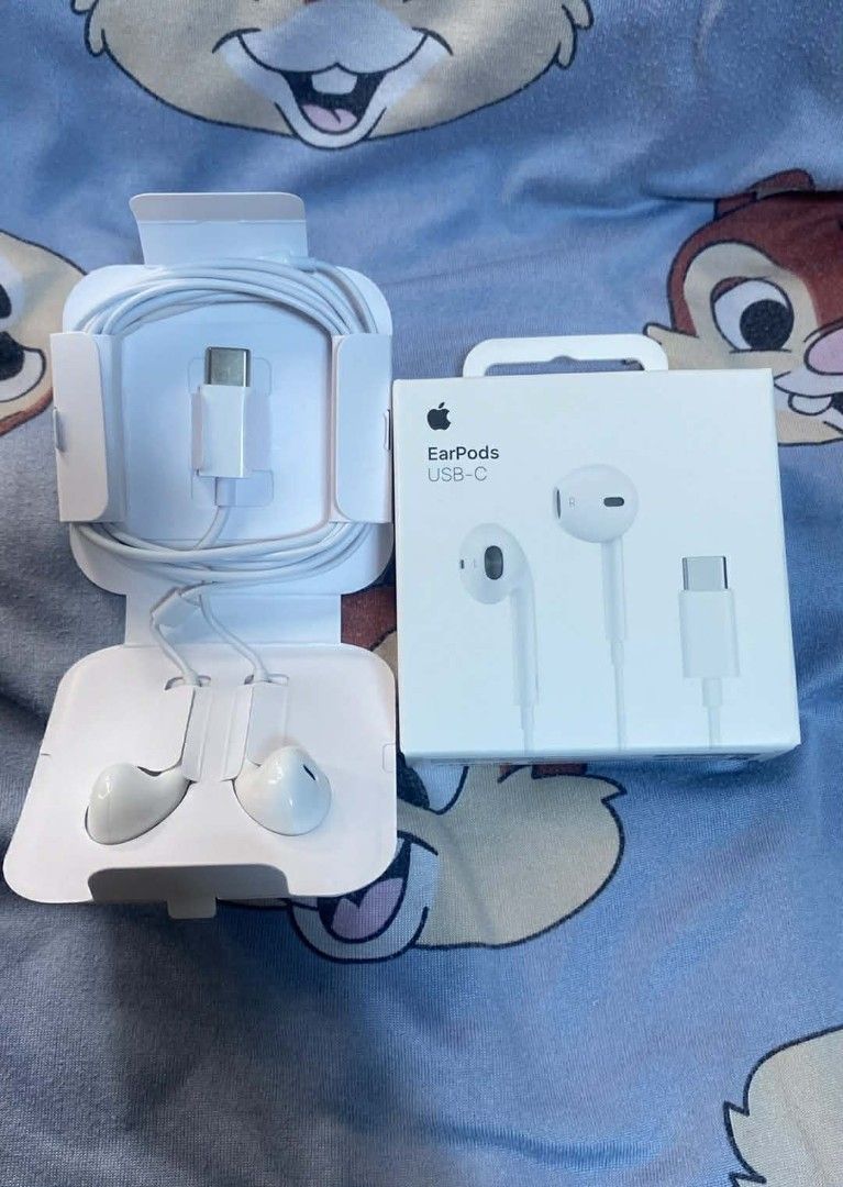 Earphone earpods (USB-C) (Category: Headphones & Headsets) located in Manila. Submitted by milasgadgetph (Listing ID 1433108268, Image 1). Description: .