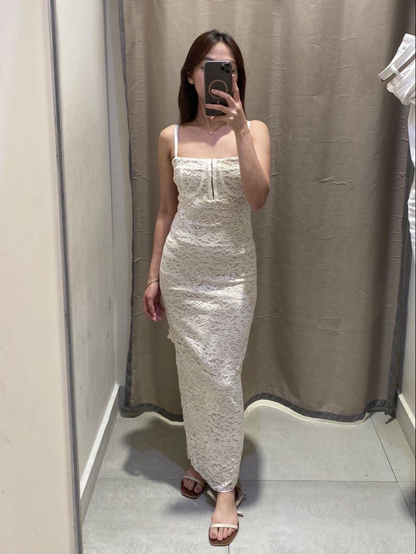 F21 White Lace Maxi Dress (Category: Dresses) located in Davao. Submitted by larahorig (Listing ID 1433065233, Image 1). Description: - White lace maxi dress - adjustable straps - Fitted silhouette (very flattering ) - Back slit detail - Ideal for special occasions Bought at 1,900 Used once for beach birthday only.