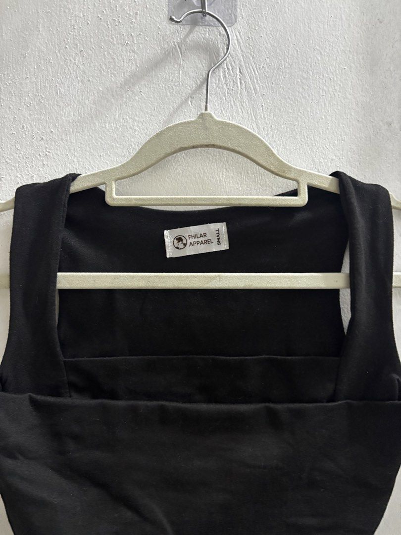 Fhilar Apparel Black Tank Top - Small (Category: Sleeveless) located in Quezon City. Submitted by baristaseller (Listing ID 1433124411, Image 2). Description: - Philar Apparel black tank top - Size: Small - Features a square neckline - Thick straps - Solid black color - Made of smooth fabric - Form-fitting design.
