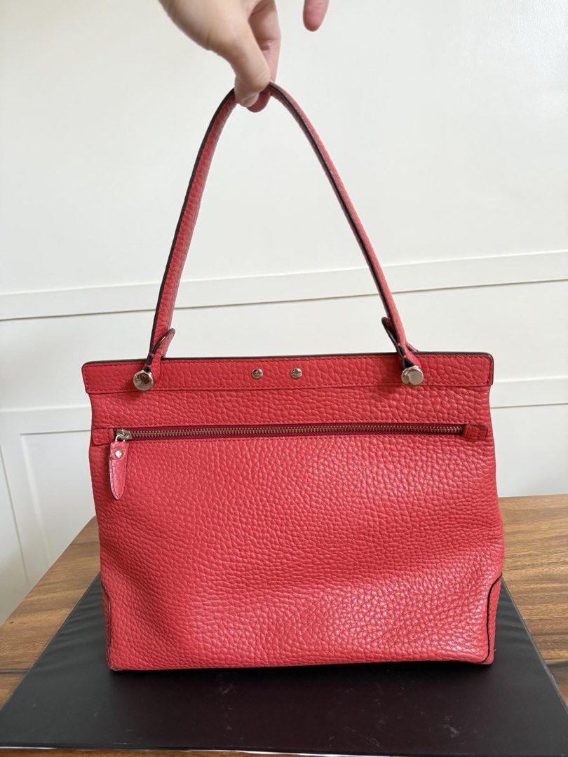 Fino shoulder bag (Category: Luxury Bags & Wallets) located in Las Pinas. Submitted by jamila_zeth (Listing ID 1433099640, Image 2). Description: Mint condition Fino bag. Looks brand new. No scratches or leather scuffs/crack. Price still negotiable.