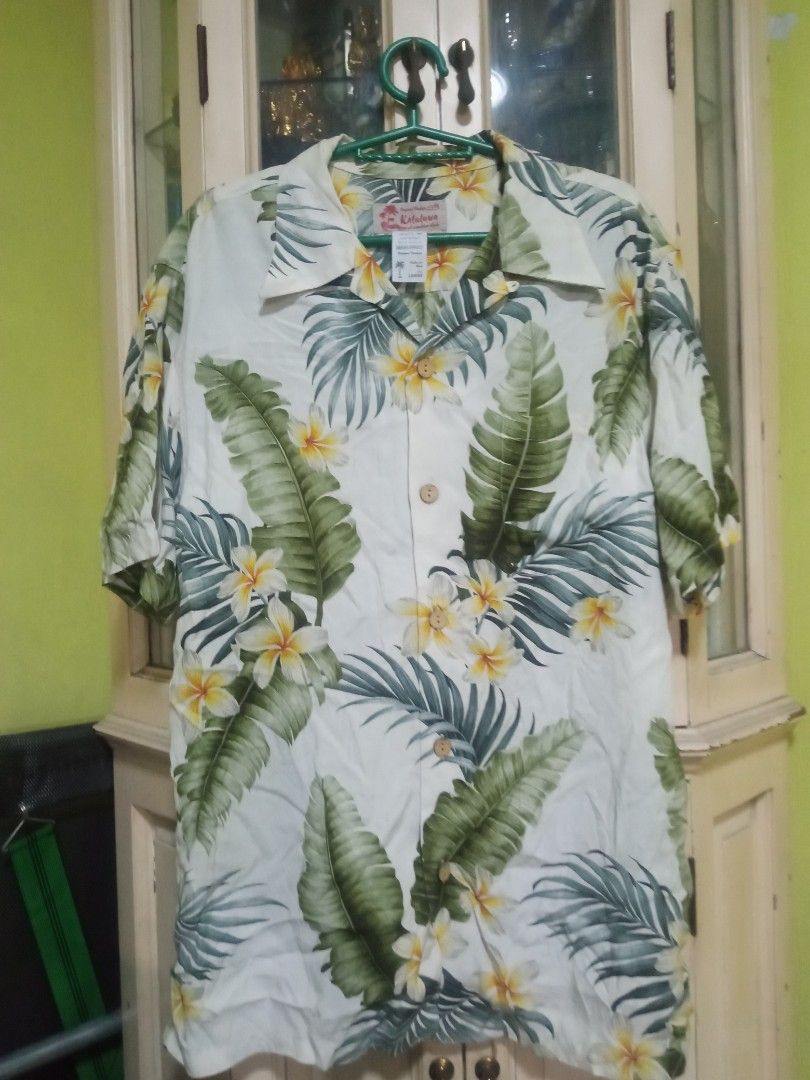 Floral Hawaiian Shirt (Category: Tshirts & Polo Shirts ) located in Manila. Submitted by studiozero51579 (Listing ID 1433149787, Image 1). Description: - Hawaiian shirt with a vibrant floral design - Features green leaves and yellow flowers - Short sleeves - Button-down front - Made of lightweight fabric - Ideal for warm weather.