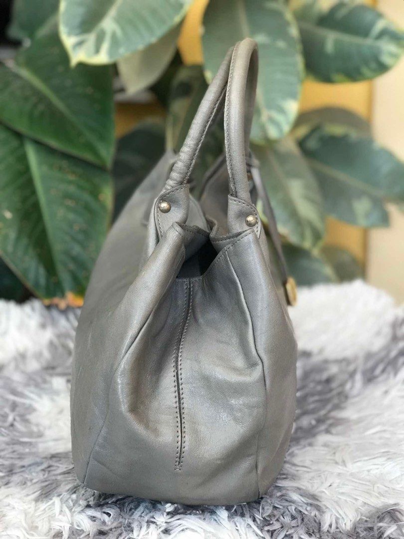 FURLA GRAY SOFT LEATHER HOBO BAG (Category: Luxury Bags & Wallets) located in Lapu Lapu. Submitted by glamorouslybeautiful8.0 (Listing ID 1433001401, Image 3). Description: ☘️❤️👜F U R L A gray soft genuine leather hobo bag Vintage❣️ PreL🌸ved medium (LwH: 13x5x9inches) whoaaahh so gorgeous piece‼️ magnetic closure flaws: normal sign of usage ; darkened leather on some parts; scratches on leather otherwise flawless Excellent condition🥰💋 #furla 