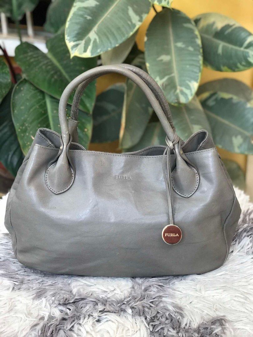 FURLA GRAY SOFT LEATHER HOBO BAG (Category: Luxury Bags & Wallets) located in Lapu Lapu. Submitted by glamorouslybeautiful8.0 (Listing ID 1433001401, Image 2). Description: ☘️❤️👜F U R L A gray soft genuine leather hobo bag Vintage❣️ PreL🌸ved medium (LwH: 13x5x9inches) whoaaahh so gorgeous piece‼️ magnetic closure flaws: normal sign of usage ; darkened leather on some parts; scratches on leather otherwise flawless Excellent condition🥰💋 #furla 