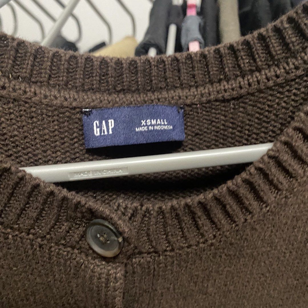 GAP Button-Up Sweater Vest - XS (Category: Sleeveless) located in Paranaque City. Submitted by ceerca (Listing ID 1433084541, Image 2). Description: - Dark brown GAP sweater vest - Size: XS - Features: Button-up front, round neckline - Made in Indonesia - Versatile layering piece.