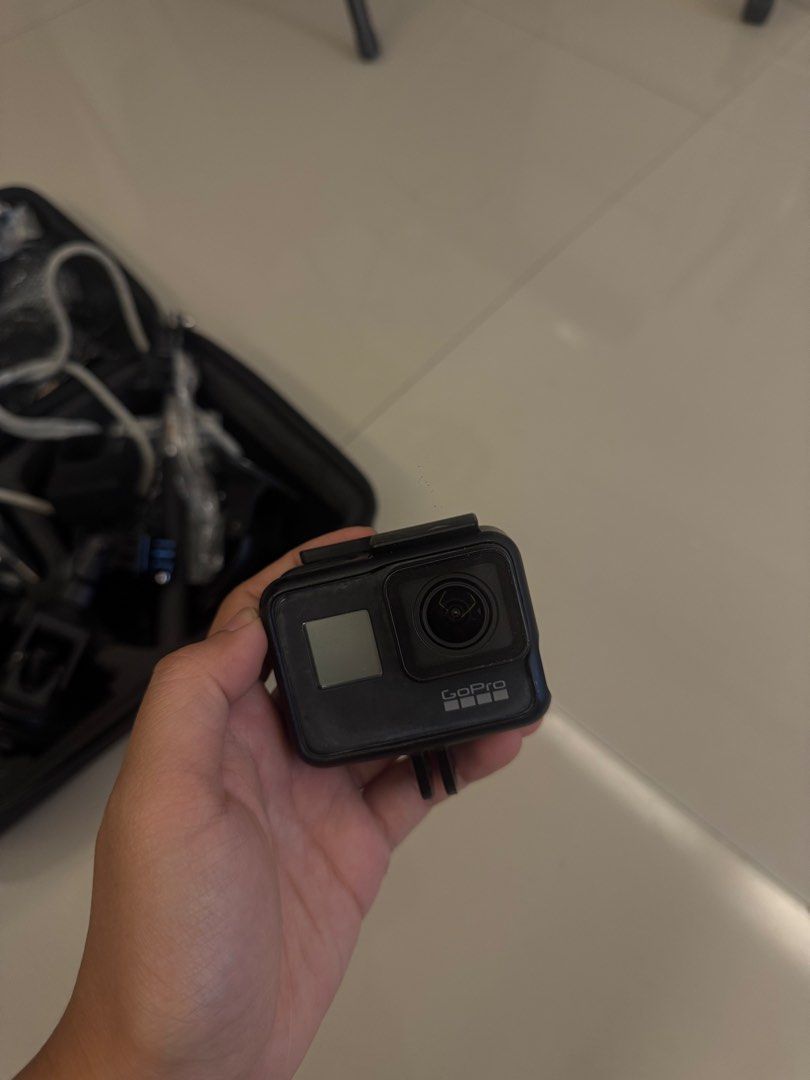 GO PRO HERO 7 BLACK (Category: Video Cameras) located in Pasig City. Submitted by mr018 (Listing ID 1433102062, Image 2). Description: For sale GO PRO HERO 7 Black Good as new condition With complete accessories With telesin batteries With sd card No issue Rfs: di na nagagamit 9k pasig/taytay loc Can do delivery via lalamove.
