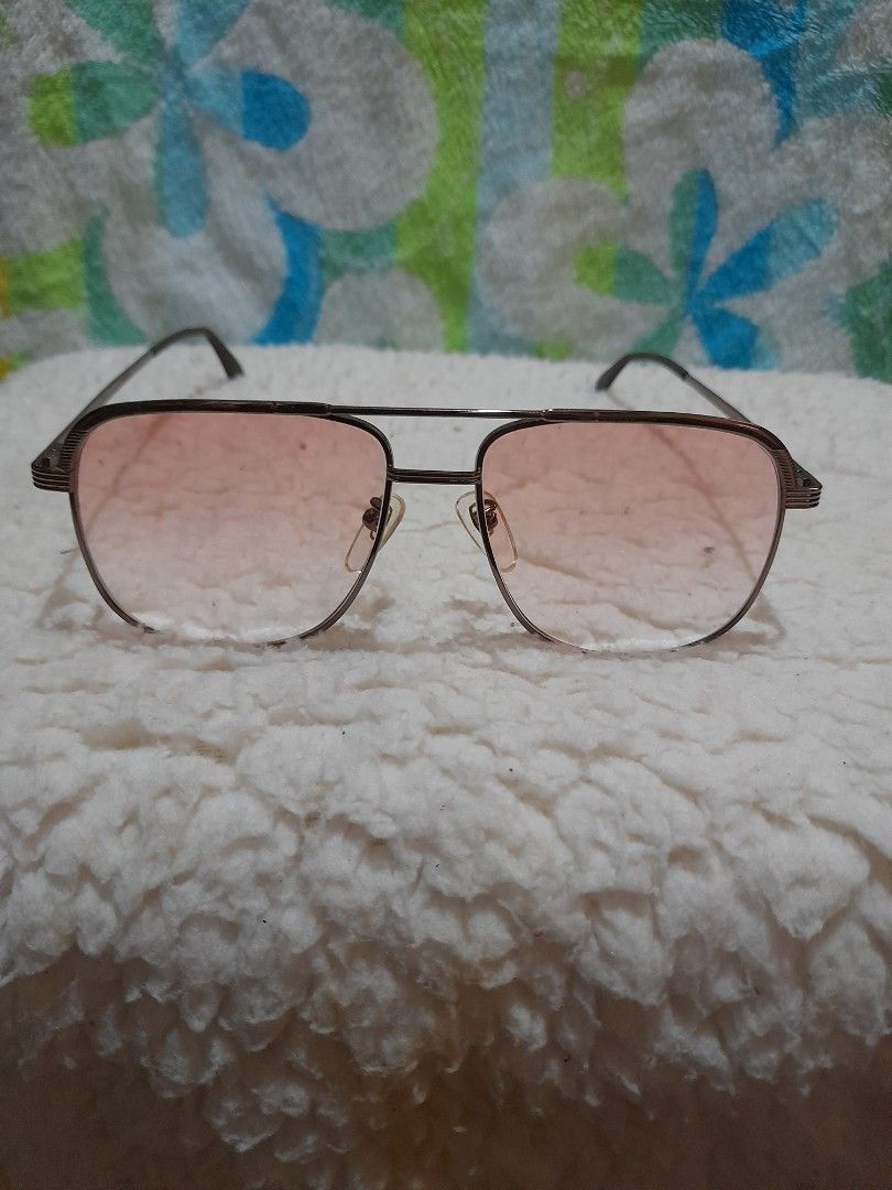 Graded Tinted Eyeglasses (Category: Vision Care) located in Bocaue. Submitted by marajapansurplus (Listing ID 1433093285, Image 2). Description: - Carat Varentio 703 eyeglasses - Brown frame - tinted graded lenses - Classic rectangular shape - no case included.