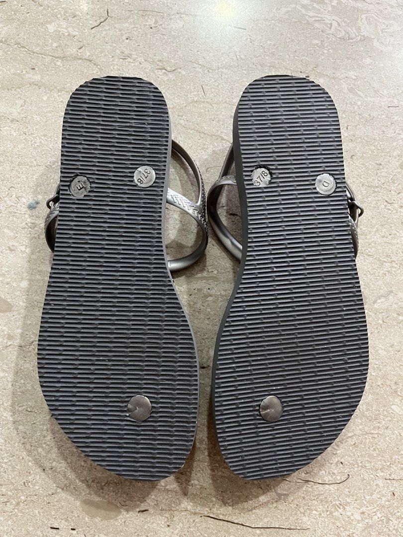 Havaianas Twist Metal Sandals - Size 37/38 (Category: Sandals) located in Singapore. Submitted by portia1218 (Listing ID 1433070547, Image 3). Description: Worn once only. As good as brand new condition. - Size: 37/38 - Unique design with metallic accent - Perfect for everyday wear.