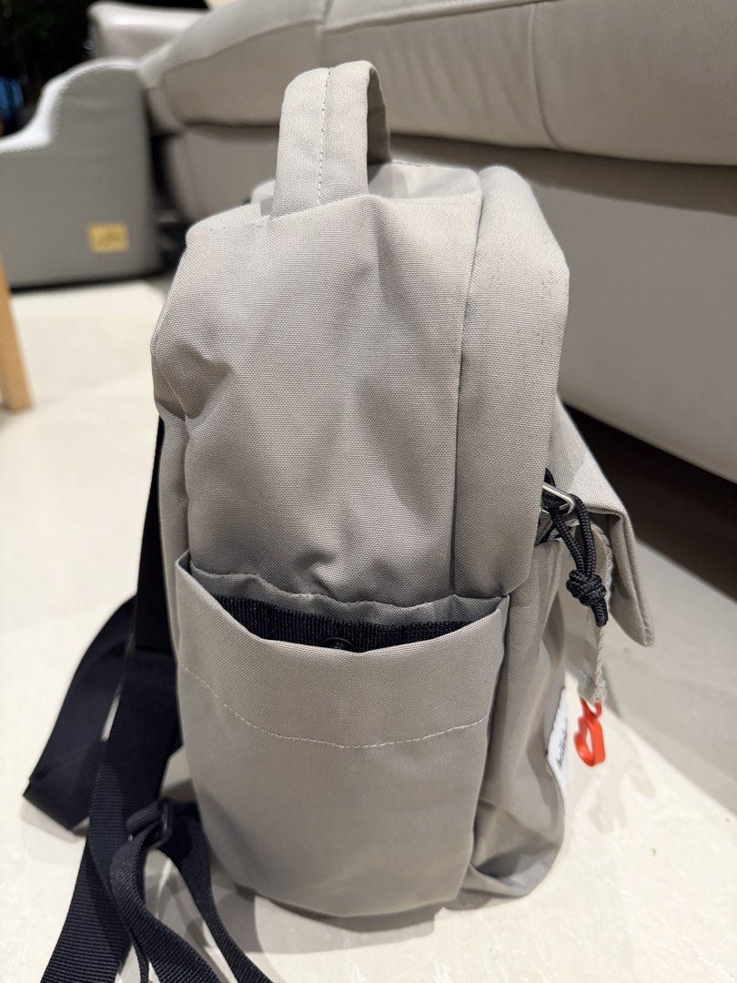 Hellolulu backpack (Category: Backpacks) located in Singapore. Submitted by colortv (Listing ID 1366639740, Image 7). Description: .