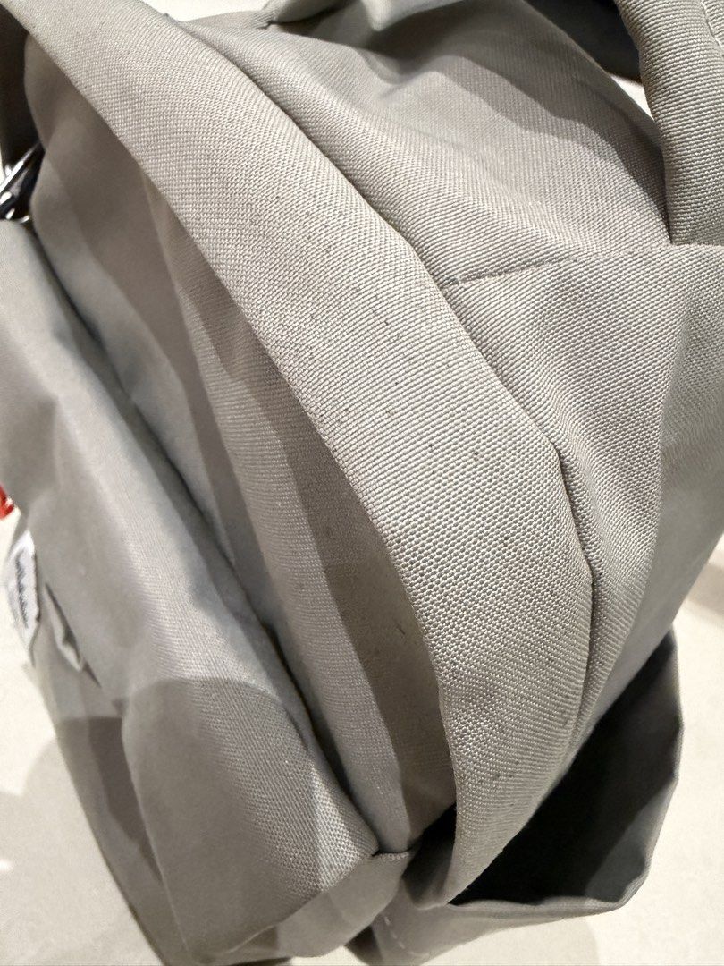 Hellolulu backpack (Category: Backpacks) located in Singapore. Submitted by colortv (Listing ID 1366639740, Image 8). Description: .