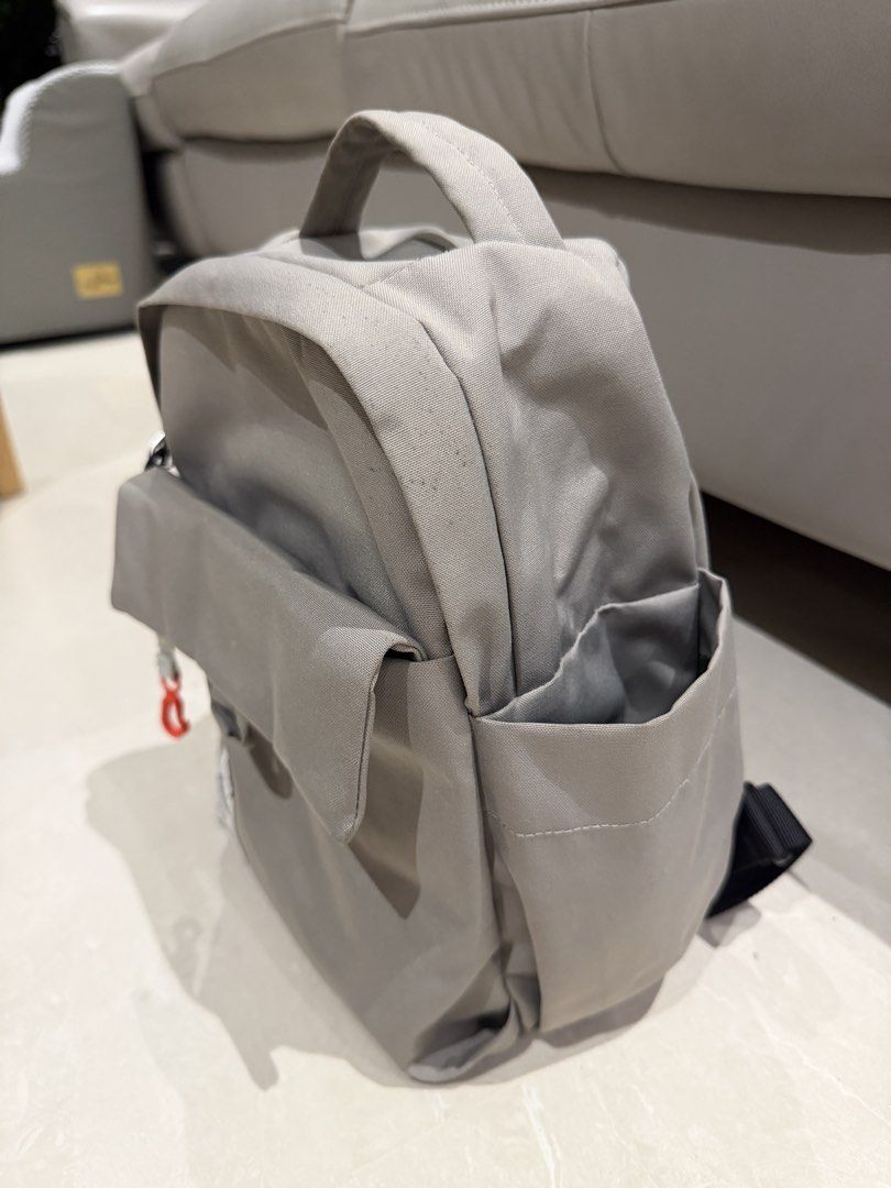 Hellolulu backpack (Category: Backpacks) located in Singapore. Submitted by colortv (Listing ID 1366639740, Image 5). Description: .