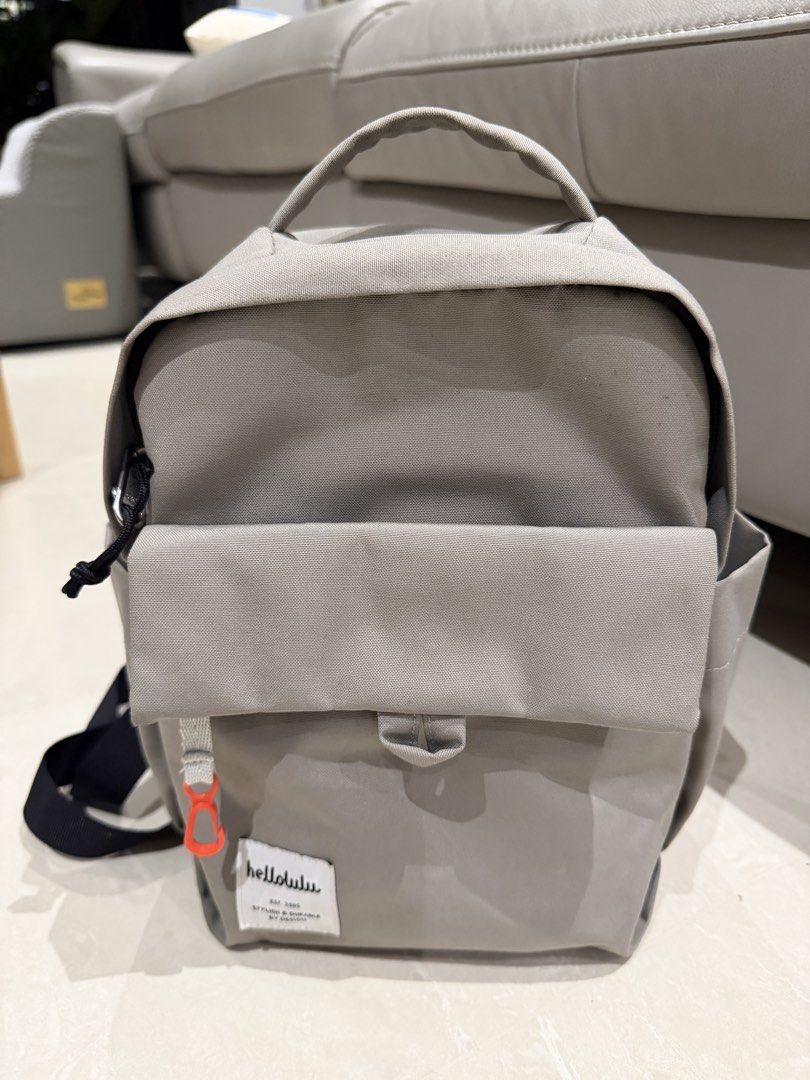Hellolulu backpack (Category: Backpacks) located in Singapore. Submitted by colortv (Listing ID 1366639740, Image 4). Description: .