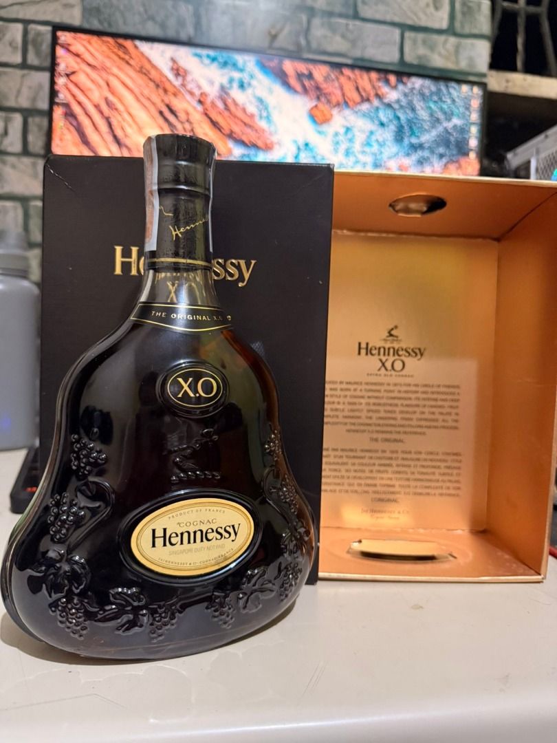 Hennessy X.O Extra Old Cognac (Category: Beverages) located in Caloocan City. Submitted by neal2113 (Listing ID 1433114473, Image 2). Description: For Sale: Hennessy X.O Extra Old Cognac (700ml) • Received as a gift • Unopened • No reason to keep or drink it 📍 Meet-up: Camanava or QC 🚚 Delivery: Lalamove (buyer shoulders fee) 💰 Price: ₱ 6,000 fix. Feel free to message for inquiries. Thank you!.