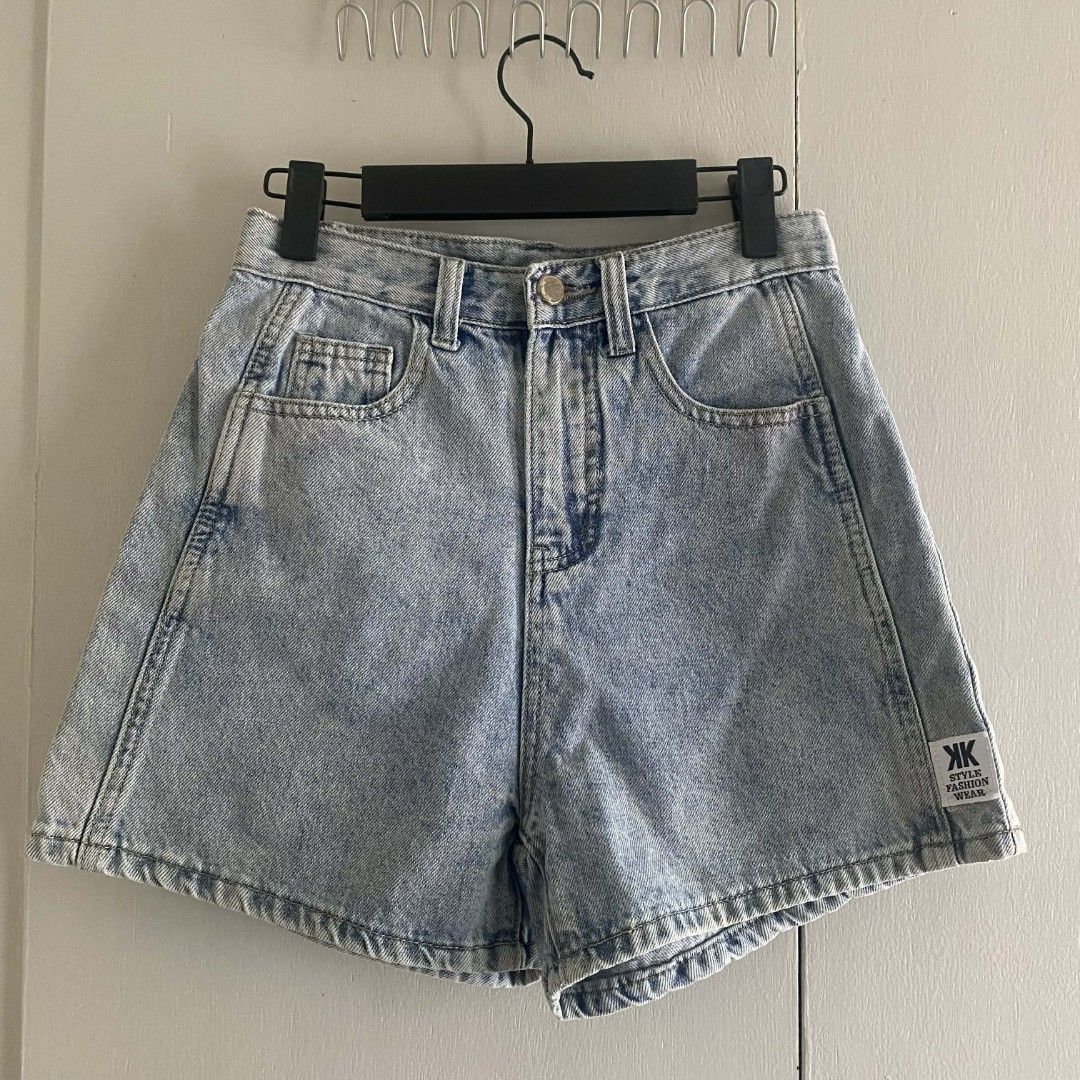 Highwaist Light Denim Shorts Cleancut (Category: Shorts) located in Manila. Submitted by cznclae (Listing ID 1433080129, Image 1). Description: best fit for size 26 Length: ❔issue: sf mm 60 & luzon 98 pesos if not rush via jnt 🗓️ check bio for next shipment sched PLEASE READ! ❗️PAYMENT FIRST via g/cash or Pabili service 🛒how to buy? make an offer, then send details for SF quotation feel free to ask q's. bump your message if in rush. 𝙧𝙚𝙖𝙙 𝙗