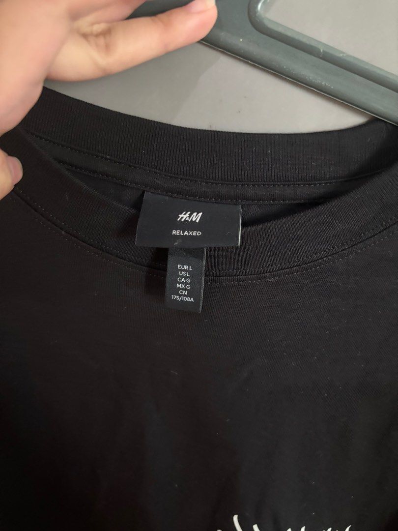 H&M Brooklyn Graphic Tee - Relaxed Fit (Category: Tshirts & Polo Shirts ) located in Camiling. Submitted by asunacherry (Listing ID 1433059724, Image 3). Description: - H&M Brooklyn graphic t-shirt - Size: Large - Relaxed fit - Crew neck - Short sleeves - Features "Brooklyn" and "Bed Stuy New York State Famous" graphic print.