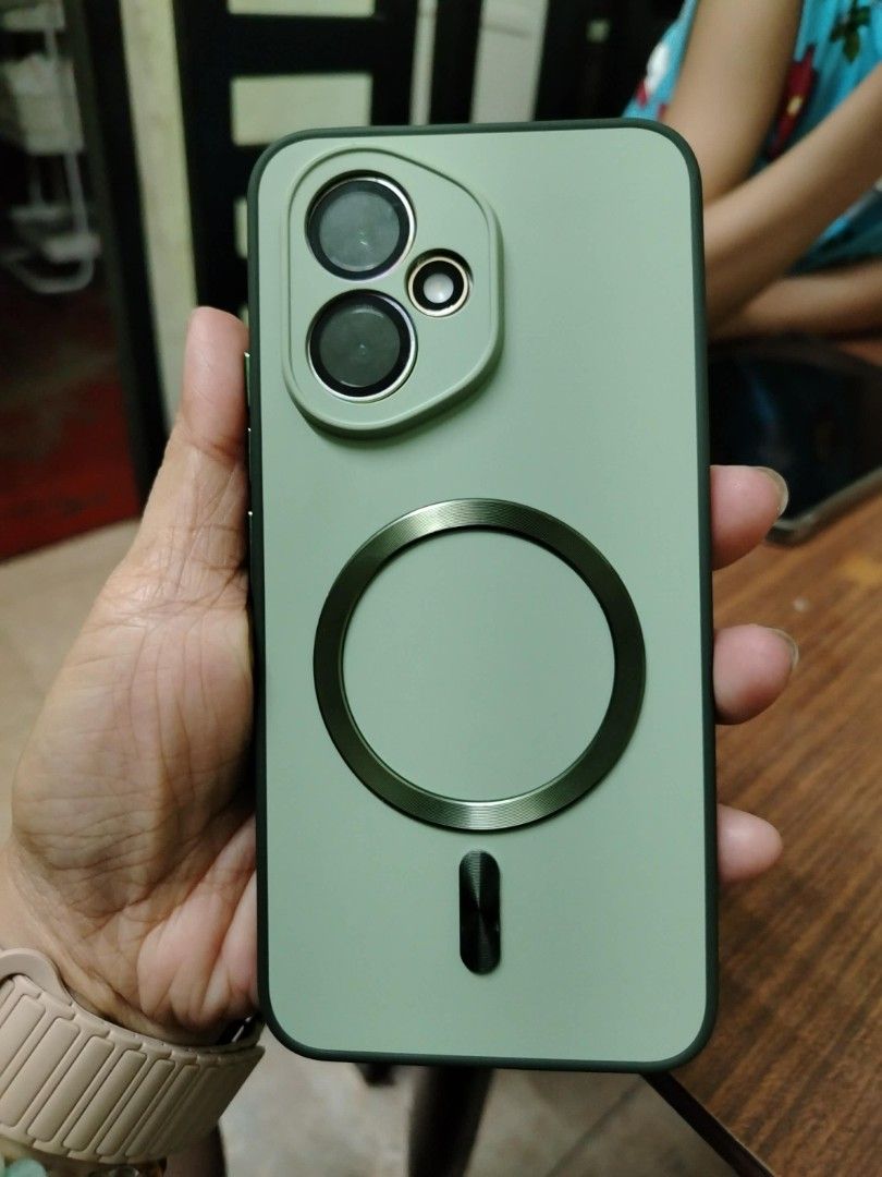 Honor 400 5g Case (Category: Cases & Sleeves) located in Quezon City. Submitted by iamghen21 (Listing ID 1433003010, Image 1). Description: Green color. I have 2pcs of it..