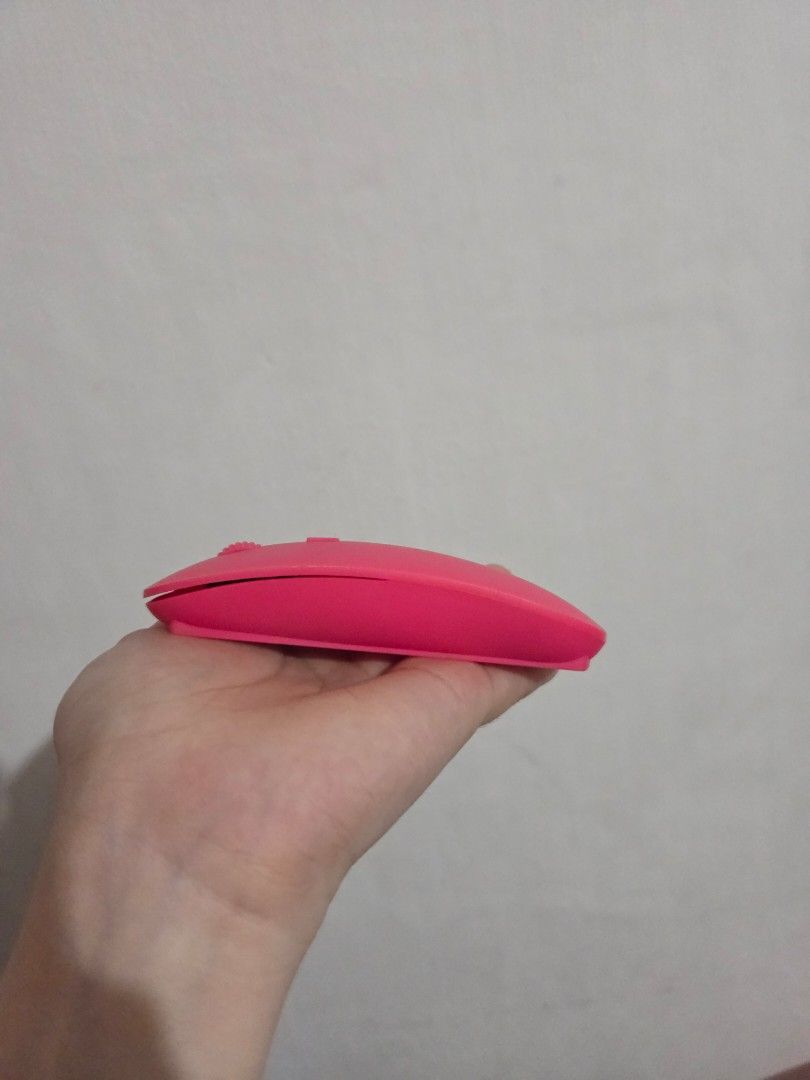 Hot Pink Mouse (Category: Mouse & Mousepads) located in Quezon City. Submitted by pwinx (Listing ID 1433181510, Image 2). Description: - No issues - last price - 2 AAA batteries .