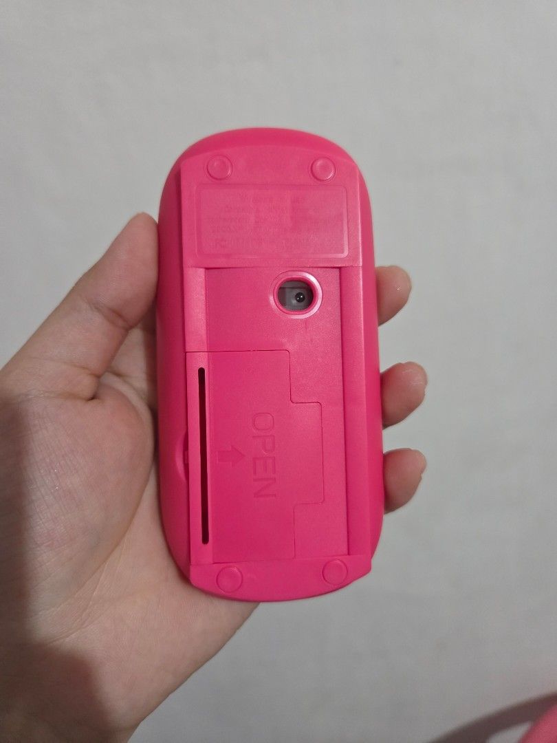 Hot Pink Mouse (Category: Mouse & Mousepads) located in Quezon City. Submitted by pwinx (Listing ID 1433181510, Image 3). Description: - No issues - last price - 2 AAA batteries .