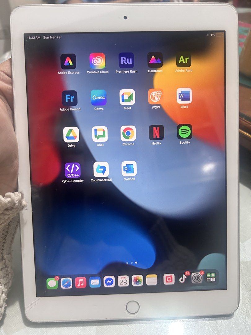 iPad 6th gen 128gb WiFi ready no issues (Category: iPad) located in Manila. Submitted by infinitetsukoyomi (Listing ID 1433180026, Image 2). Description: Well used but in good working condition, brought January 2025 No issue, Touch ID/wifi/airdrop ready.