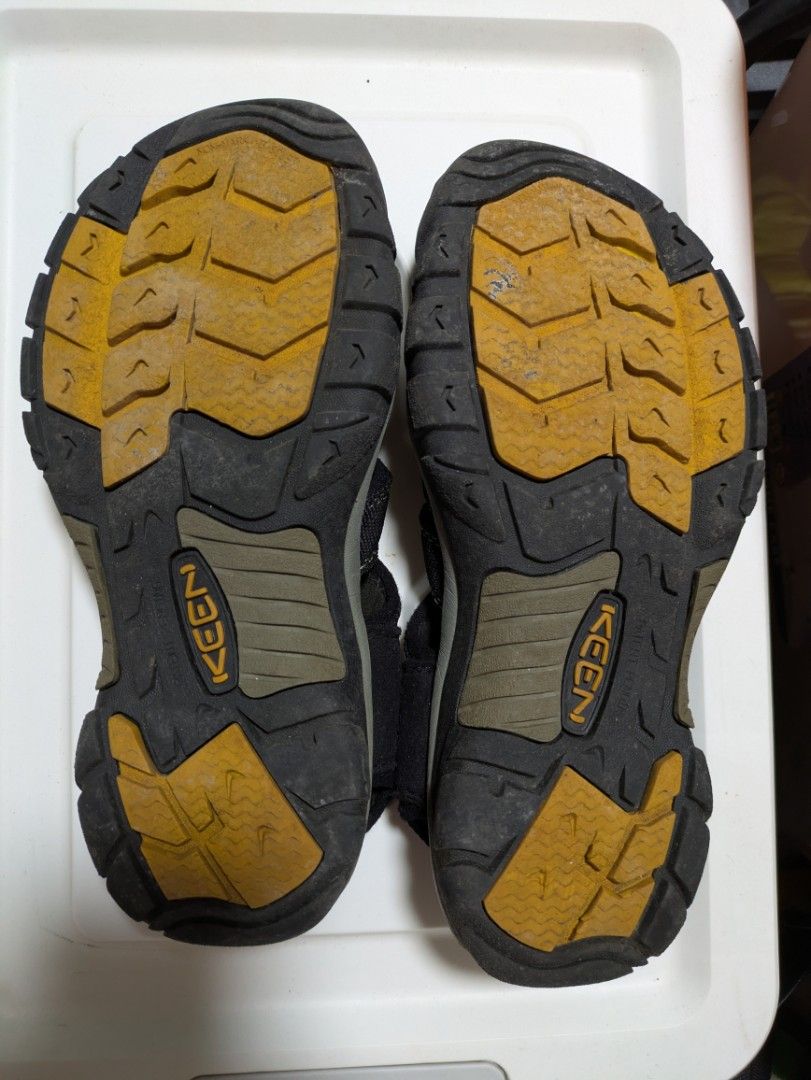 KEEN Newport H2 Sandals - US 7 / UK 6 (Category: Casual shoes) located in Singapore. Submitted by rocking999 (Listing ID 1433114136, Image 2). Description: - KEEN Newport H2 sandals - US Size: 6 - Condition: Good, with signs of wear (soles and uppers) - Perfect for cycling and outdoor adventures - Comfortable and durable Self collection only.