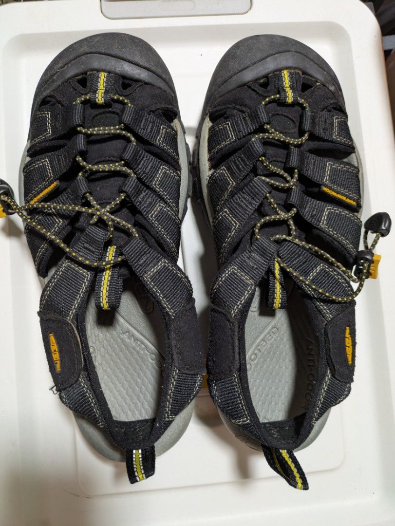 KEEN Newport H2 Sandals - US 7 / UK 6 (Category: Casual shoes) located in Singapore. Submitted by rocking999 (Listing ID 1433114136, Image 1). Description: - KEEN Newport H2 sandals - US Size: 6 - Condition: Good, with signs of wear (soles and uppers) - Perfect for cycling and outdoor adventures - Comfortable and durable Self collection only.