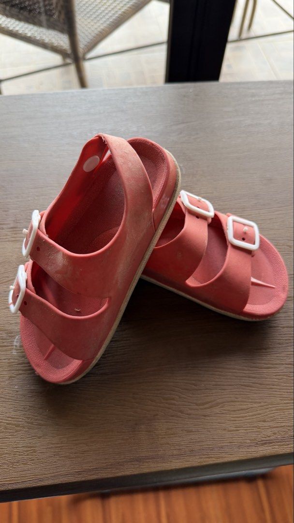 Kids' Pink Sandals Size 27 (Category: Babies & Kids Fashion) located in Batangas. Submitted by vanitypreloved. (Listing ID 1433079150, Image 1). Description: Pink sandals Needs cleaning lang .