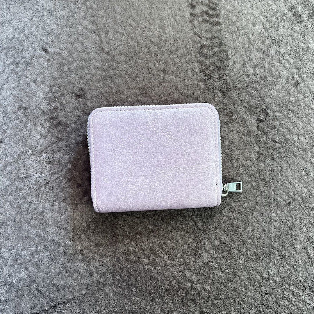 Korean Dusty pink card holder (Category: Wallets & Card holders) located in Makati City. Submitted by monu__ (Listing ID 1433057379, Image 2). Description: Pink card holder Can carry alot of cards / cash Soft pink / dusty pink color Smooth zipper.