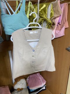 (Category: ) located in . Submitted by shopmyclosetdiaries (Listing ID 1433061944, Image 1). Description: .